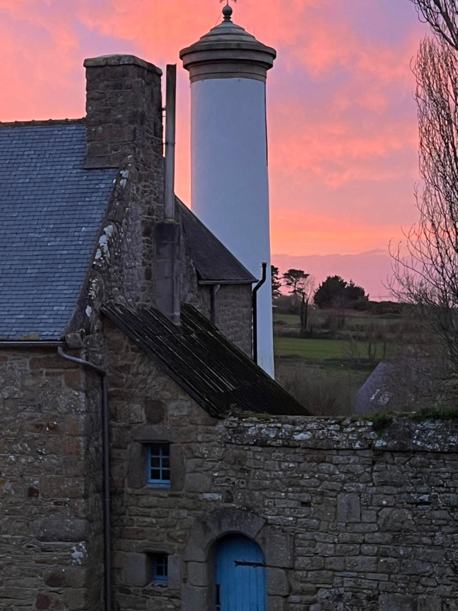 Les Sous Le Phare Apartment