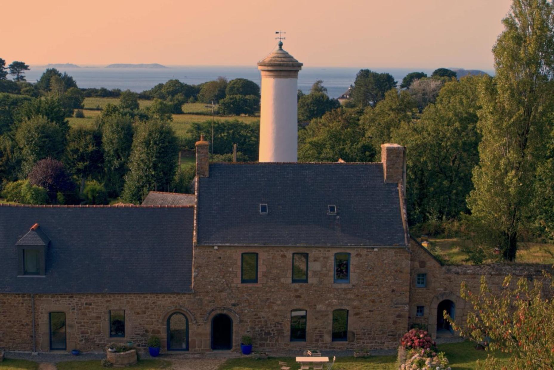 Les Sous Le Phare Apartment *
