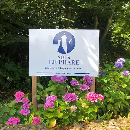 Les Ecolodges Sous Le Phare Louannec Esterno foto