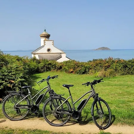 Les Ecolodges Sous Le Phare Louannec Esterno foto