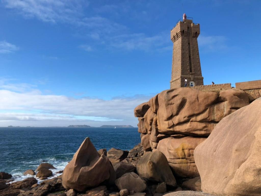 Les Sous Le Phare Louannec
