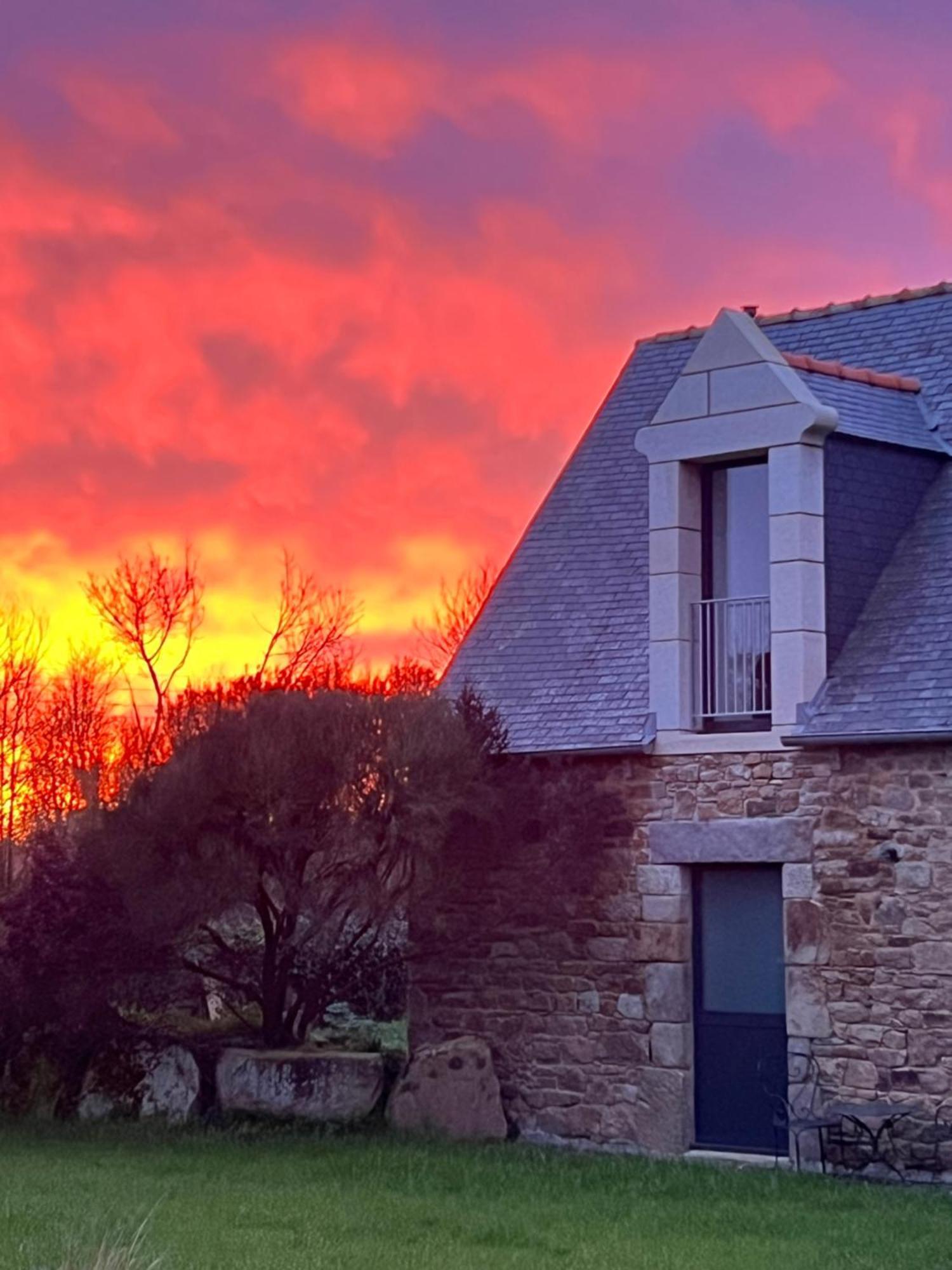 Les Sous Le Phare Apartment